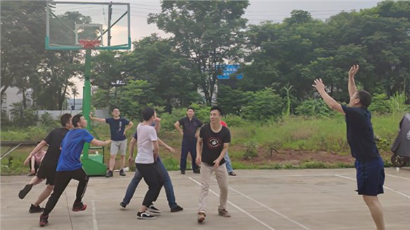 華鋁機械職工籃球賽正式開打！